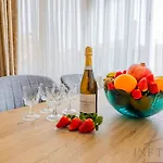 Inftour Apolo Iii Atico Lägenhet